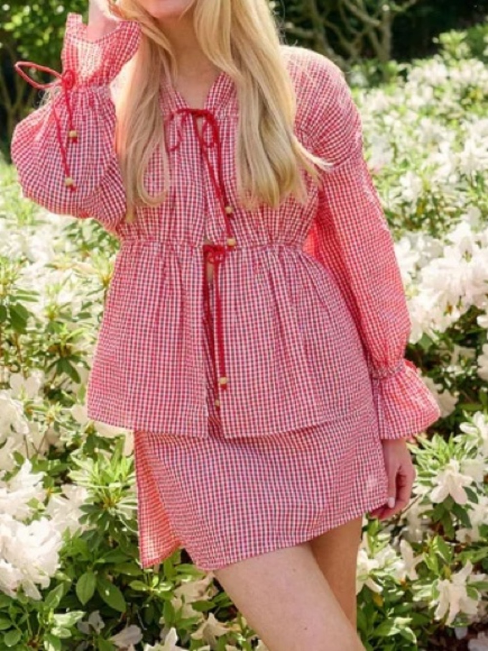 EDDY
ISLE TOP X RAINEY COLLABORATION IN RED GINGHAM WITH CREAM CROCHET APPLIQUE